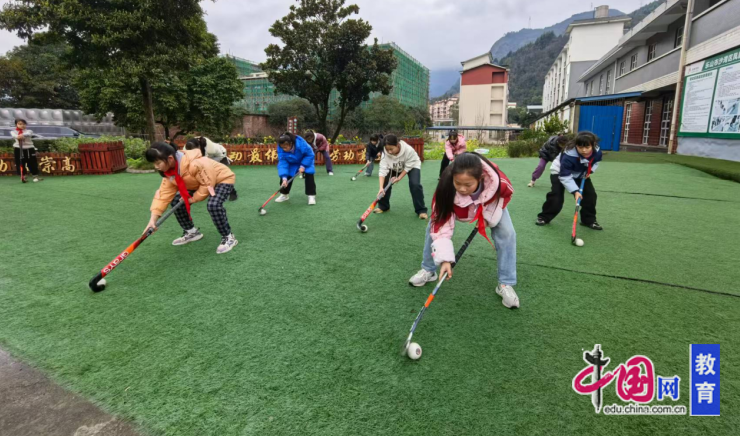 体育课大变身星空体育网址 乐山沙湾凤凰学校让每个孩子爱上运动(图2)